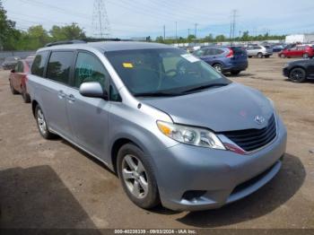  Salvage Toyota Sienna