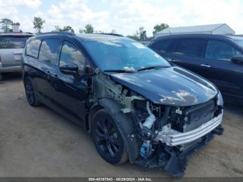  Salvage Chrysler Pacifica