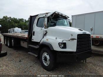  Salvage Freightliner 114sd