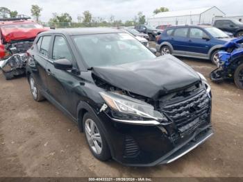  Salvage Nissan Kicks