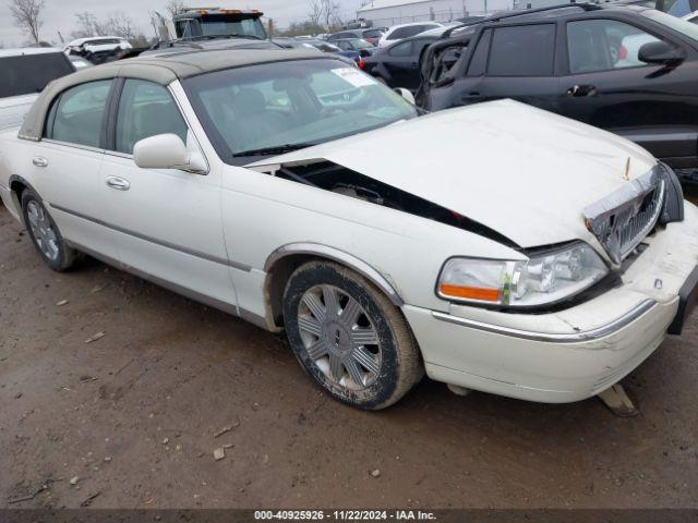  Salvage Lincoln Towncar