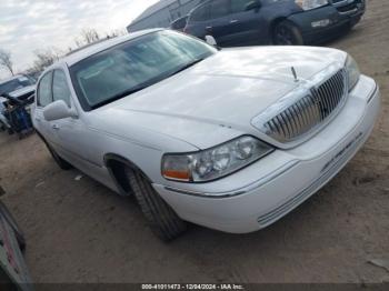  Salvage Lincoln Towncar