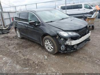  Salvage Chrysler Pacifica