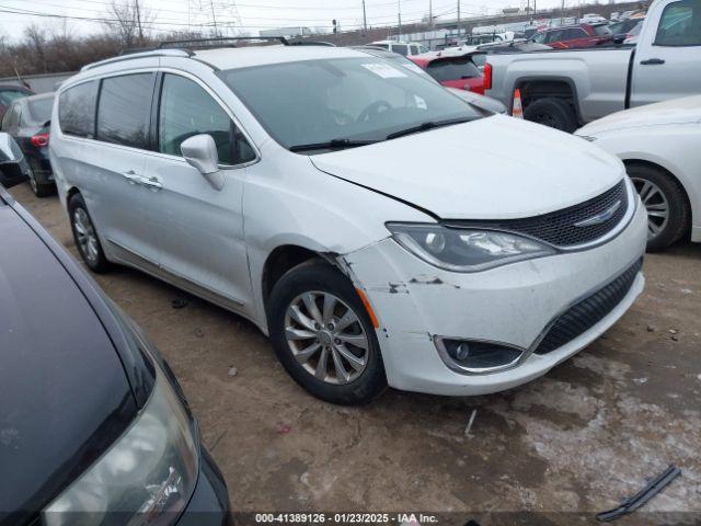  Salvage Chrysler Pacifica