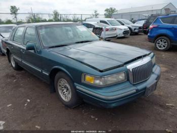  Salvage Lincoln Towncar