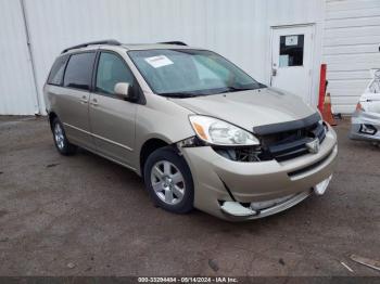  Salvage Toyota Sienna
