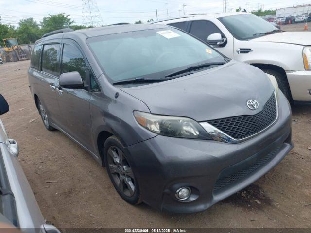  Salvage Toyota Sienna