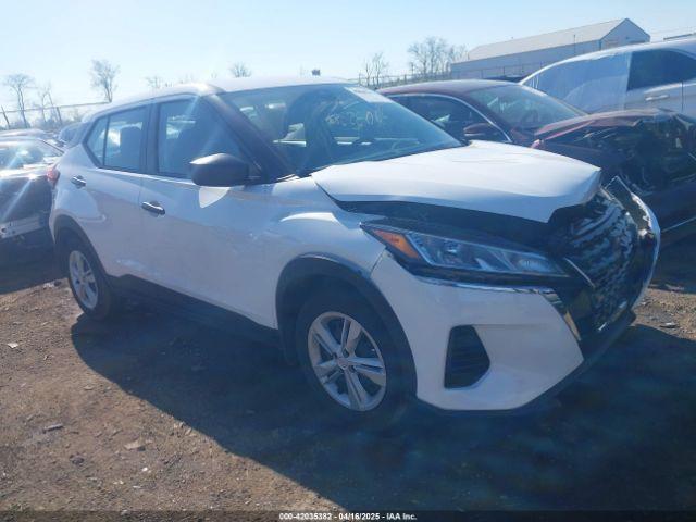  Salvage Nissan Kicks
