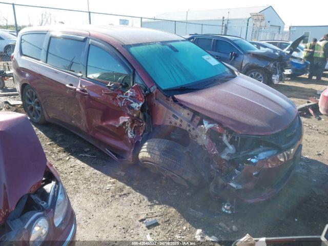  Salvage Chrysler Pacifica