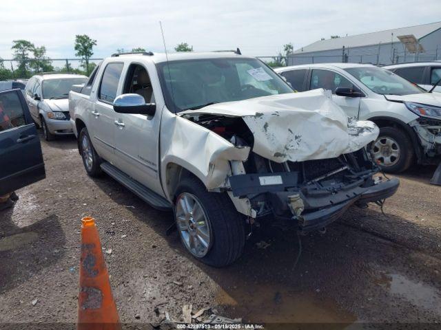  Salvage Chevrolet Avalanche 1500