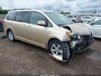  Salvage Toyota Sienna