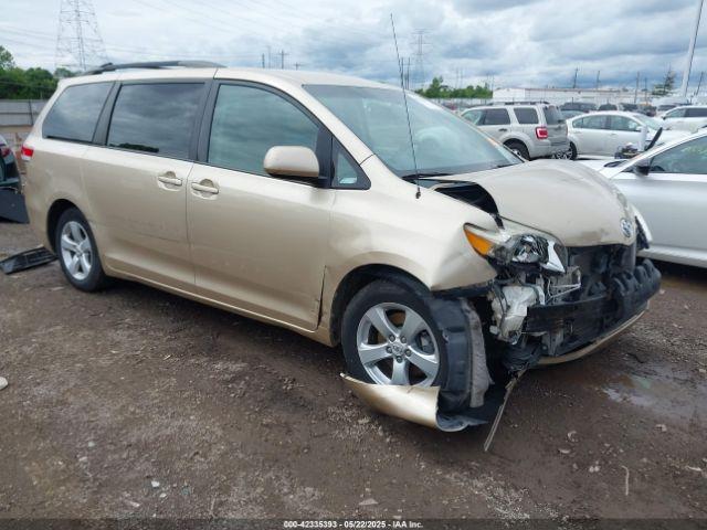  Salvage Toyota Sienna