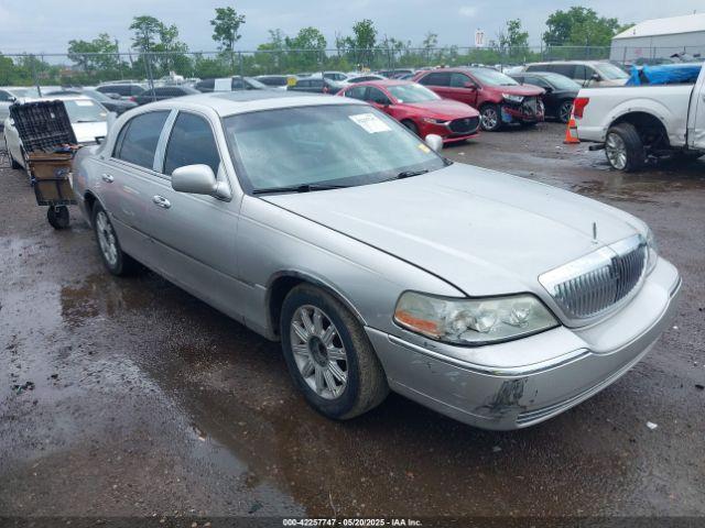  Salvage Lincoln Towncar