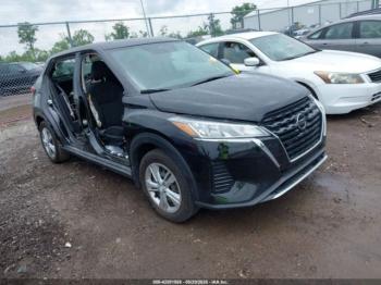  Salvage Nissan Kicks