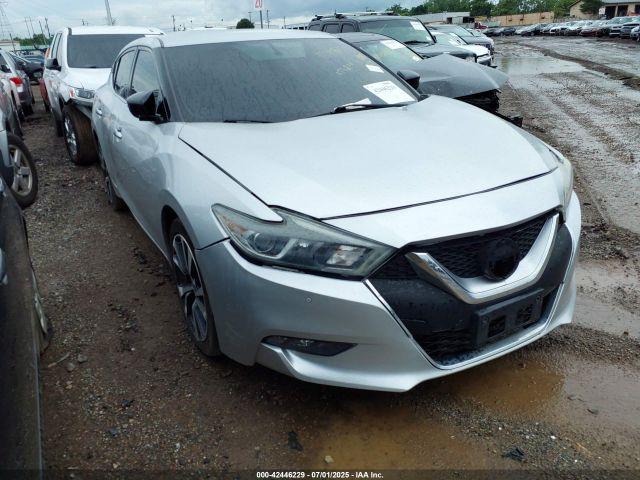 Salvage Nissan Maxima