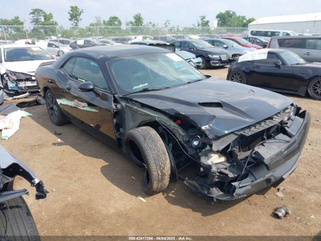  Salvage Dodge Challenger
