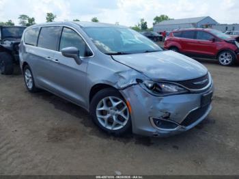  Salvage Chrysler Pacifica