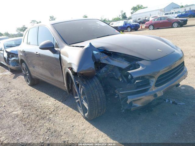  Salvage Porsche Cayenne