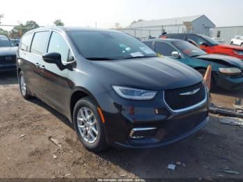  Salvage Chrysler Pacifica