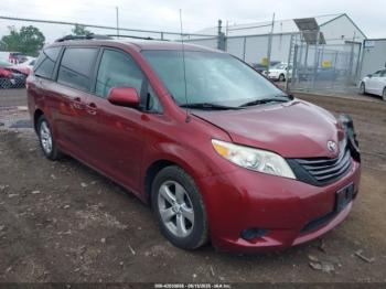  Salvage Toyota Sienna