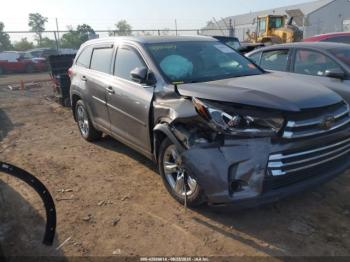  Salvage Toyota Highlander
