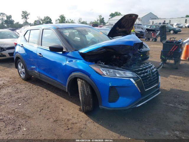 Salvage Nissan Kicks