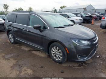  Salvage Chrysler Pacifica