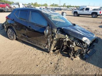  Salvage Nissan Kicks