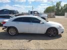 Chrysler 200 Limited Image 9