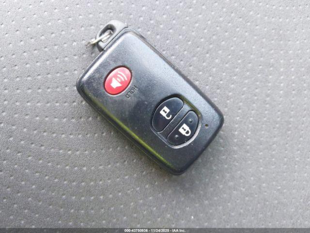 Toyota Prius Two Image 13