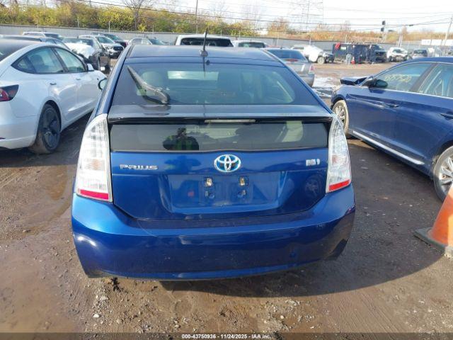 Toyota Prius Two Image 14