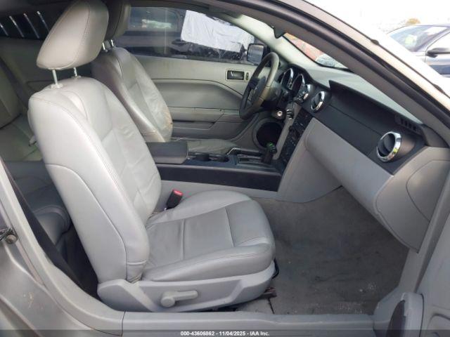 Ford Mustang Image 2