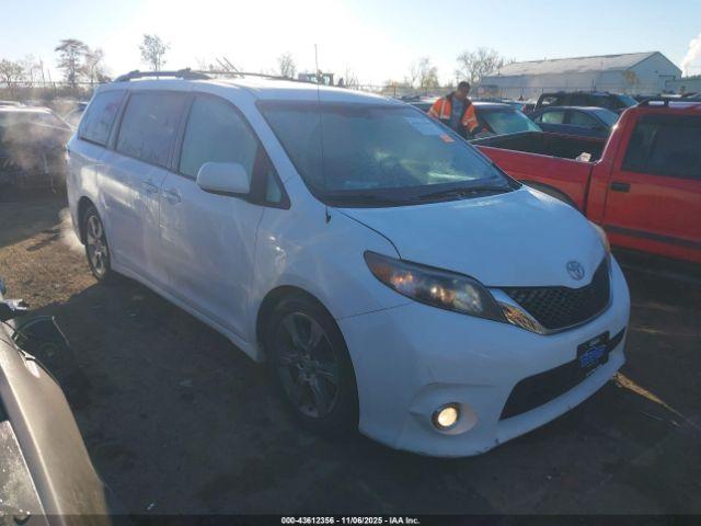  Salvage Toyota Sienna
