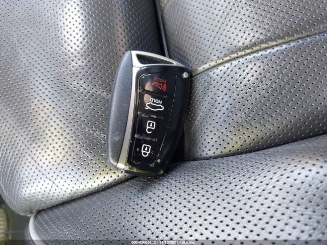 Hyundai Genesis 3.8 Image 4