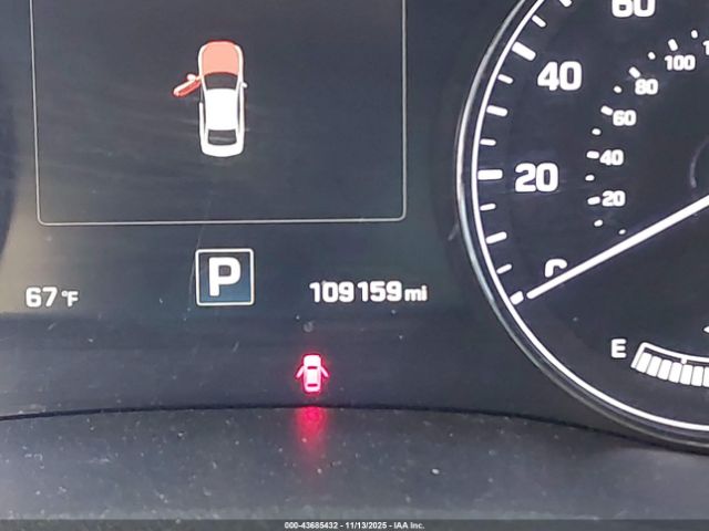 Hyundai Genesis 3.8 Image 5