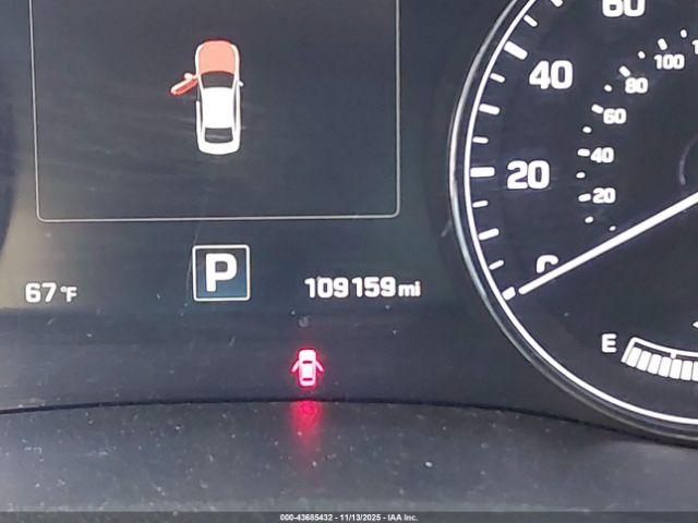 Hyundai Genesis 3.8 Image 5