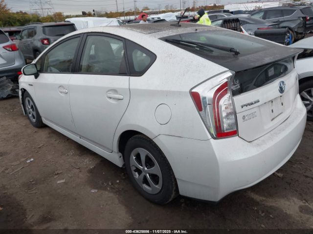 Toyota Prius Four Image 8