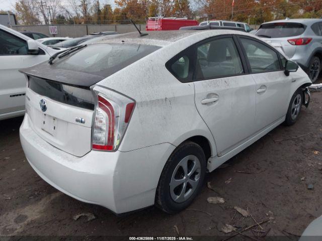 Toyota Prius Four Image 13