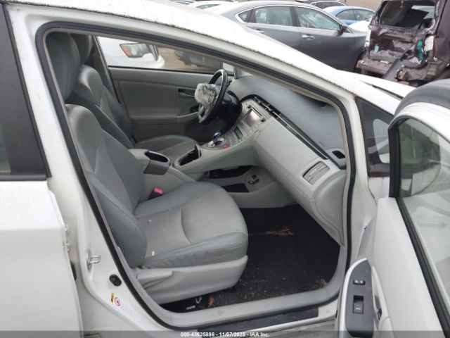 Toyota Prius Four Image 16