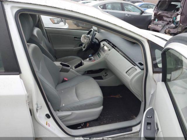 Toyota Prius Four Image 16