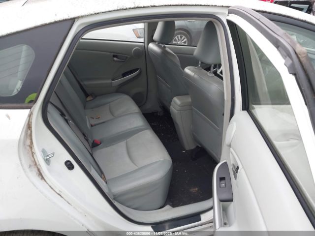 Toyota Prius Four Image 12