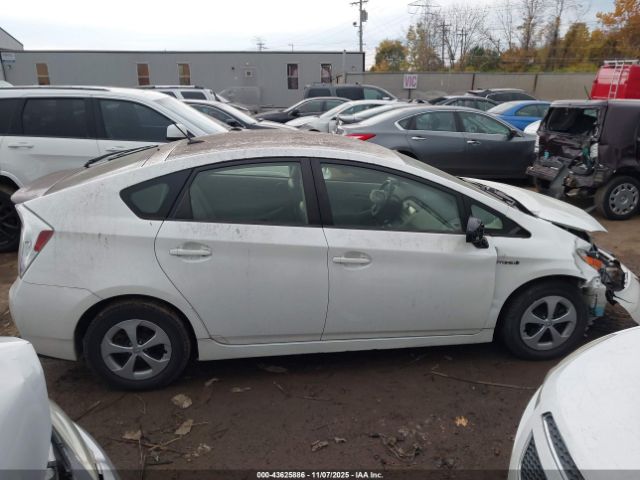 Toyota Prius Four Image 5