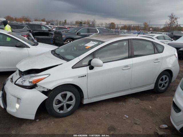 Toyota Prius Four Image 17