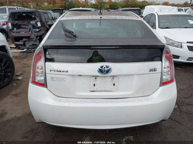 Toyota Prius Four Image 7
