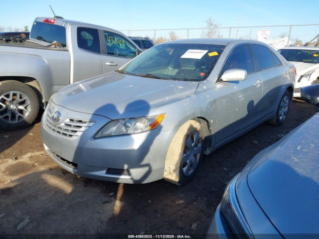 Toyota Camry Le Image 3