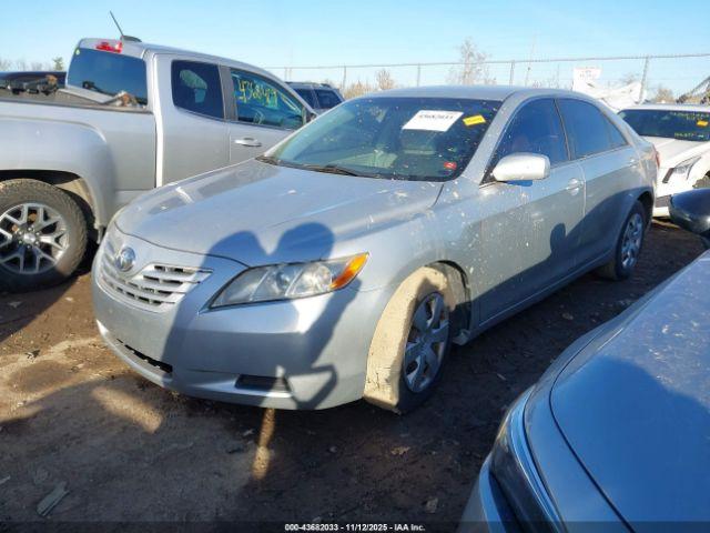 Toyota Camry Le Image 3