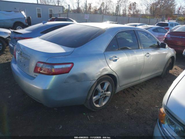 Toyota Camry Le Image 5