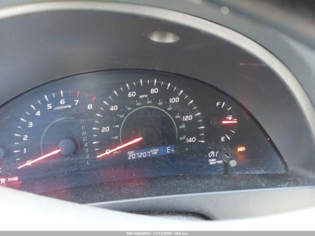 Toyota Camry Le Image 12