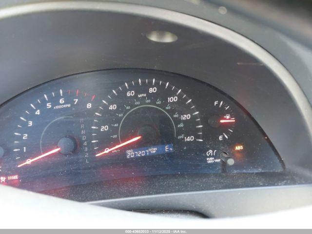 Toyota Camry Le Image 12