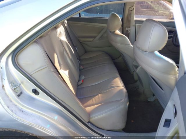 Toyota Camry Le Image 8